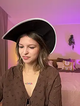 Lisa Blossom online show from June 5, 6:52 am