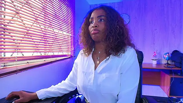 ArianaBeake online show from December 2, 9:43 pm