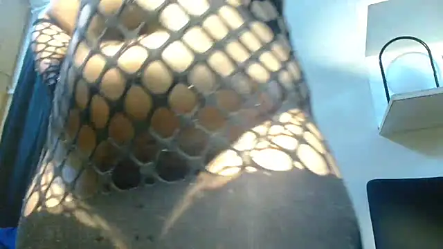 Snapshot of RoxyLuv77 chatting on September 28, 5:40 pm RoxyLuv77 online show from September 28, 5:40 pm