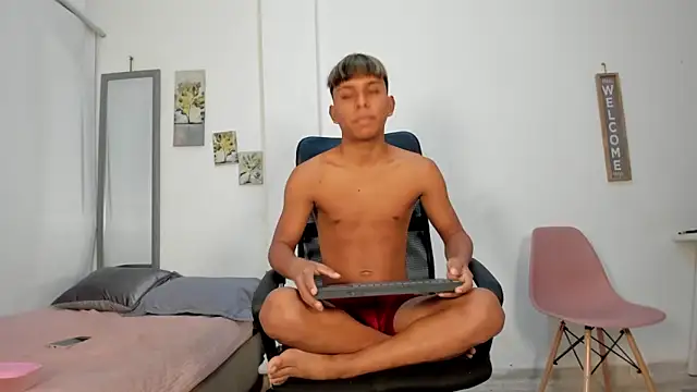 tyler twink boy online show from May 3, 12:55 pm