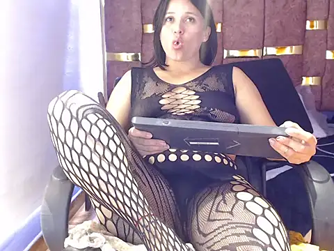 shantall 05 online show from December 18, 8:15 pm