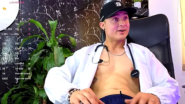 Alexander ferre online show from September 25, 2:43 pm