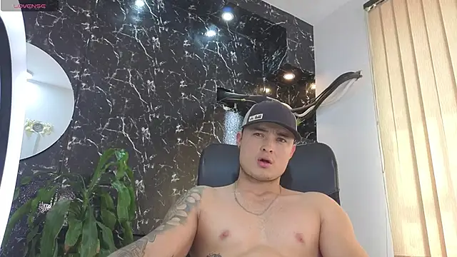Snapshot of Alexander_ferre chatting on May 11, 4:04 pm Alexander ferre online show from May 11, 4:04 pm