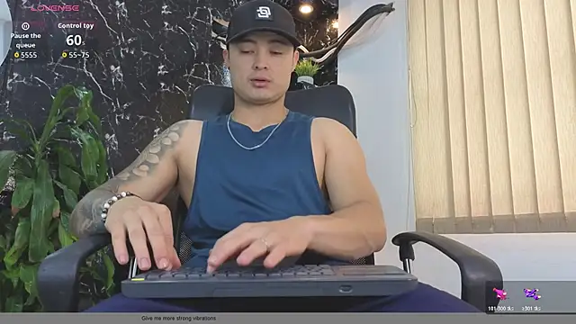 Snapshot of Alexander_ferre chatting on May 12, 12:35 pm Alexander ferre online show from May 12, 12:35 pm