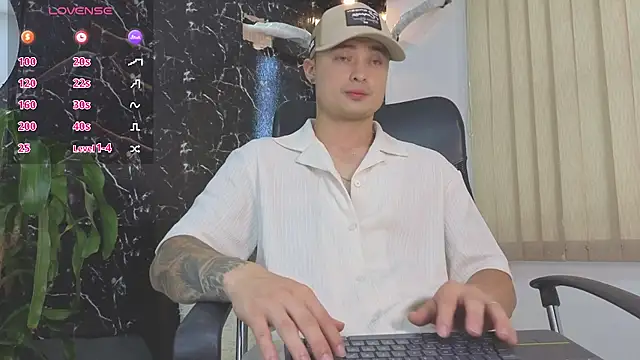 Snapshot of Alexander_ferre chatting on May 22, 12:33 pm Alexander ferre online show from May 22, 12:33 pm