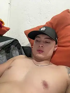 Snapshot of Alexander_ferre chatting on May 25, 2:06 am Alexander ferre online show from May 25, 2:06 am
