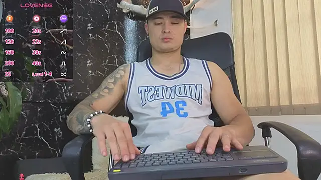 Snapshot of Alexander_ferre chatting on May 26, 12:34 pm Alexander ferre online show from May 26, 12:34 pm
