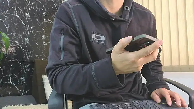 Snapshot of Alexander_ferre chatting on May 27, 12:35 pm Alexander ferre online show from May 27, 12:35 pm