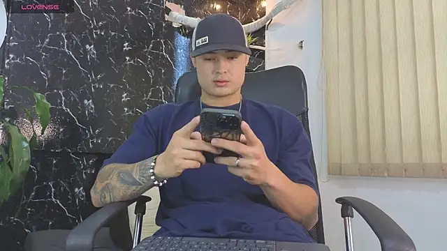 Snapshot of Alexander_ferre chatting on May 30, 12:24 pm Alexander ferre online show from May 30, 12:24 pm