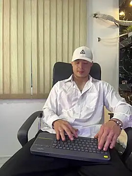 Snapshot of Alexander_ferre chatting on May 31, 12:34 pm Alexander ferre online show from May 31, 12:34 pm