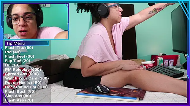 Snapshot of nsfwismorefun chatting on October 28, 10:45 pm nsfwismorefun online show from October 28, 10:45 pm