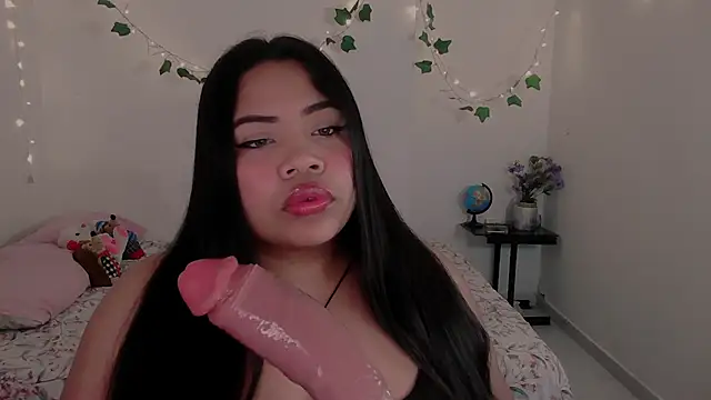 Snapshot of Juicy_elenxx chatting on November 29, 11:19 pm Juicy elenxx online show from November 29, 11:19 pm