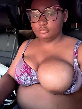 Snapshot of PoppyLuxe chatting on November 18, 10:25 pm PoppyLuxe online show from November 18, 10:25 pm