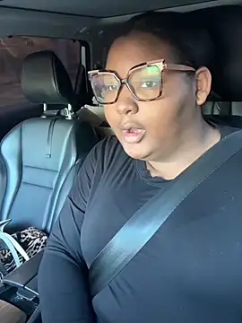 Snapshot of PoppyLuxe chatting on November 29, 1:47 pm PoppyLuxe online show from November 29, 1:47 pm