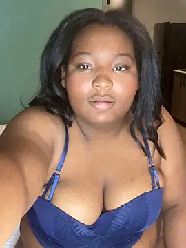 Snapshot of PoppyLuxe chatting on December 21, 1:57 am PoppyLuxe online show from December 21, 1:57 am