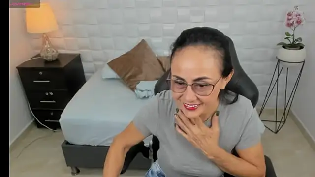 yulitza1025 online show from October 9, 12:14 pm