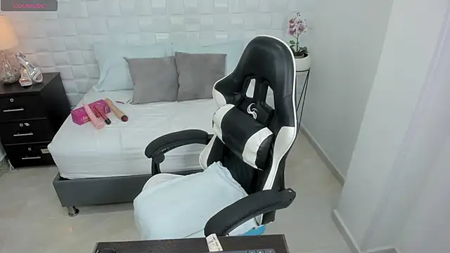 yulitza1025 online show from October 21, 1:12 pm