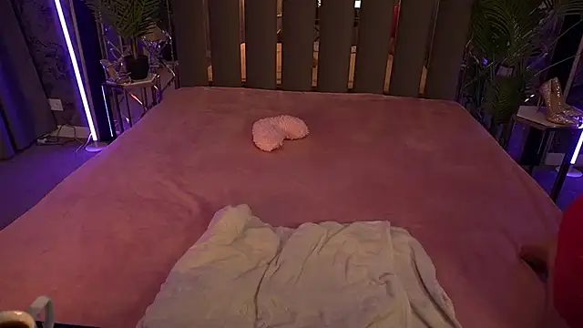 Snapshot of RedDoll_ chatting on October 12, 7:46 pm RedDoll online show from October 12, 7:46 pm