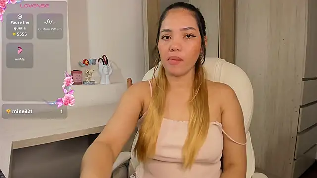 Snapshot of kata22sofia chatting on December 3, 1:53 pm kata22sofia online show from December 3, 1:53 pm