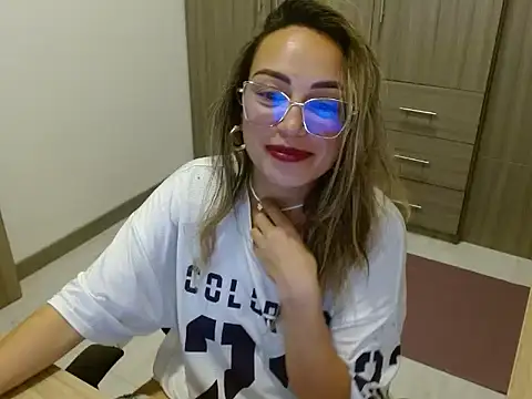 Snapshot of fox_renata chatting on October 24, 2:19 am fox renata online show from October 24, 2:19 am