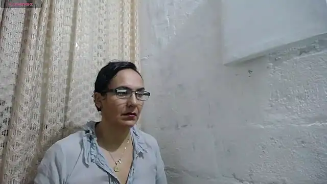 Snapshot of gabbyparker_ chatting on September 10, 9:31 am gabbyparker online show from September 10, 9:31 am