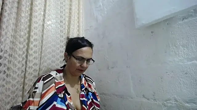 Snapshot of gabbyparker_ chatting on November 16, 10:32 am gabbyparker online show from November 16, 10:32 am