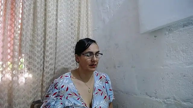 Snapshot of gabbyparker_ chatting on November 18, 11:36 am gabbyparker online show from November 18, 11:36 am