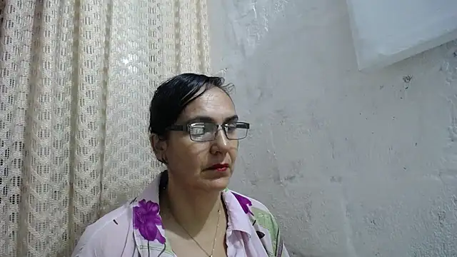 Snapshot of gabbyparker_ chatting on November 21, 9:41 am gabbyparker online show from November 21, 9:41 am