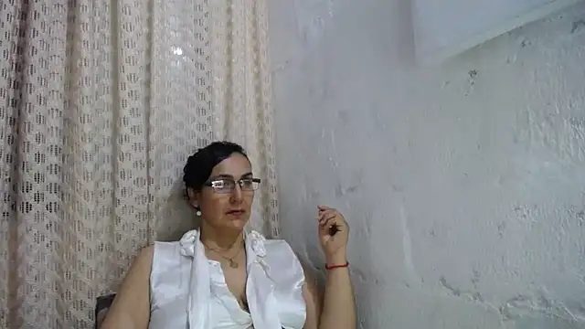 Snapshot of gabbyparker_ chatting on December 2, 10:38 pm gabbyparker online show from December 2, 10:38 pm