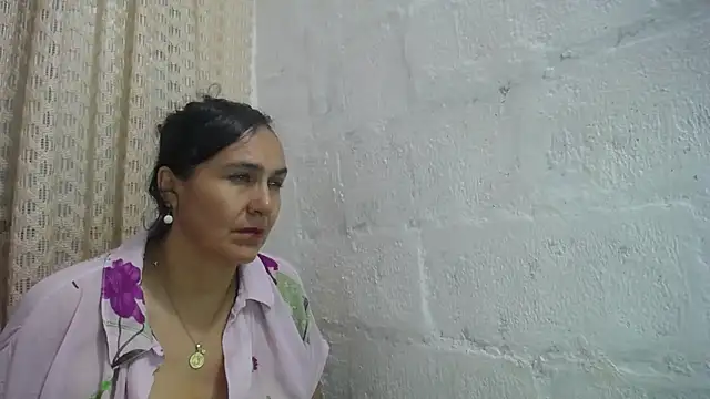 Snapshot of gabbyparker_ chatting on May 6, 9:36 am gabbyparker online show from May 6, 9:36 am
