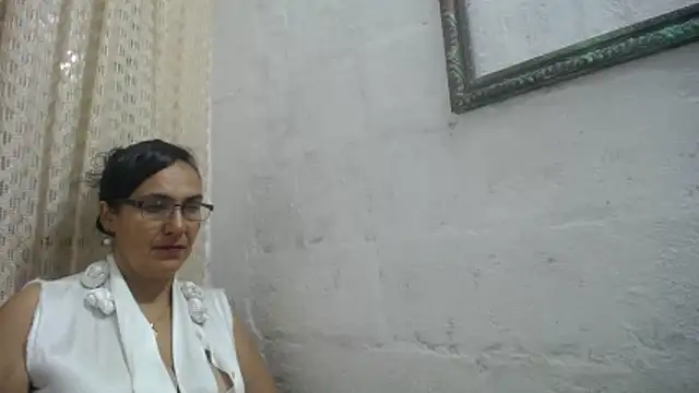Snapshot of gabbyparker_ chatting on May 9, 9:25 am gabbyparker online show from May 9, 9:25 am