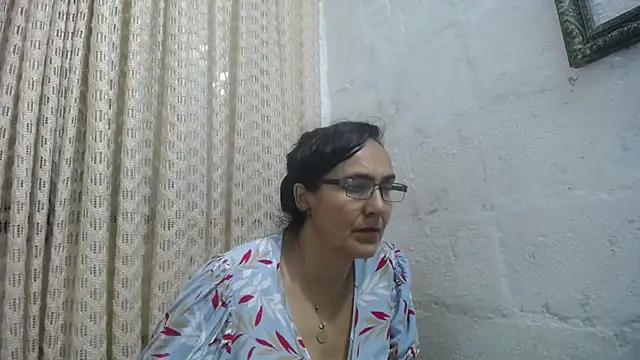 Snapshot of gabbyparker_ chatting on May 10, 10:09 am gabbyparker online show from May 10, 10:09 am