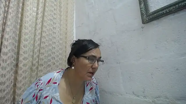 Snapshot of gabbyparker_ chatting on May 27, 10:12 am gabbyparker online show from May 27, 10:12 am