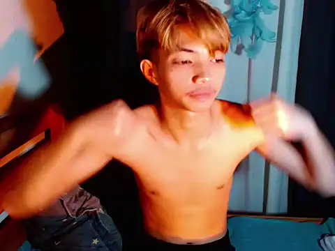 Snapshot of addicted_to_alex chatting on November 10, 4:39 pm addicted to alex online show from November 10, 4:39 pm