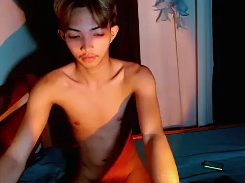 Snapshot of addicted_to_alex chatting on November 13, 3:55 pm addicted to alex online show from November 13, 3:55 pm