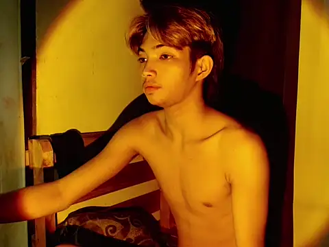 Snapshot of addicted_to_alex chatting on December 1, 11:15 am addicted to alex online show from December 1, 11:15 am