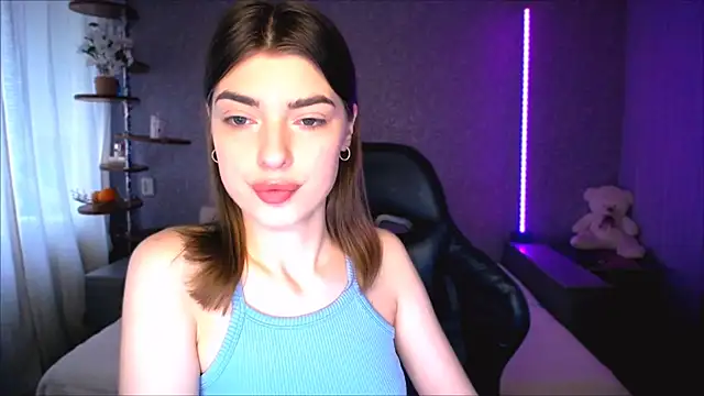 Snapshot of Dianaa_Lee0 chatting on May 22, 1:06 pm Dianaa Lee0 online show from May 22, 1:06 pm