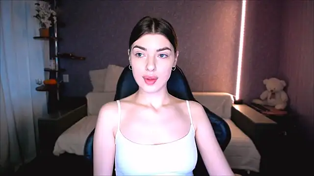 Snapshot of Dianaa_Lee0 chatting on June 1, 1:13 pm Dianaa Lee0 online show from June 1, 1:13 pm