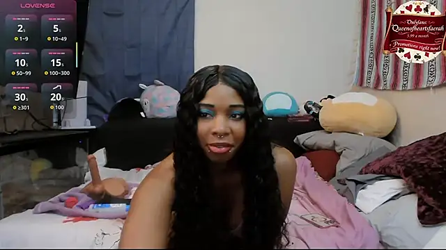 Snapshot of Queenofheartsfaerah chatting on June 3, 1:36 pm Queenofheartsfaerah online show from June 3, 1:36 pm