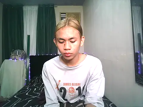 Snapshot of Sweet-shopia chatting on October 24, 1:40 pm Sweet-shopia online show from October 24, 1:40 pm