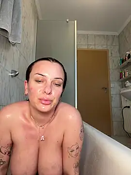 Snapshot of OliviaaFischer chatting on May 17, 5:42 pm OliviaaFischer online show from May 17, 5:42 pm