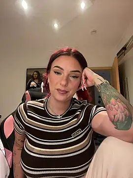 Snapshot of OliviaaFischer chatting on June 17, 6:31 pm OliviaaFischer online show from June 17, 6:31 pm
