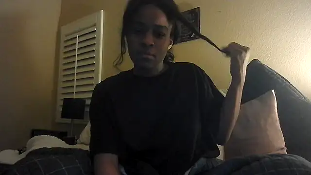Marlowlovee online show from July 10, 8:50 am