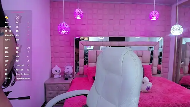 Snapshot of _laaura_ chatting on August 1, 12:59 pm laaura online show from August 1, 12:59 pm
