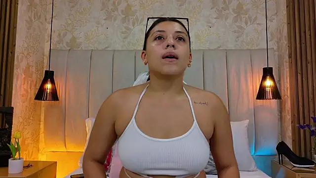 Snapshot of Lexxi_gb chatting on August 6, 9:06 pm Lexxi gb online show from August 6, 9:06 pm