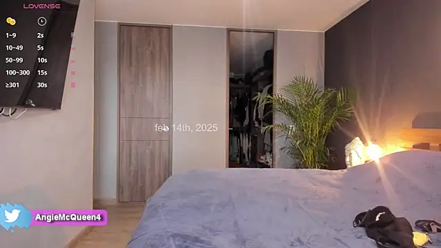 Snapshot of Sarajames chatting on February 14, 8:37 pm Sarajames online show from February 14, 8:37 pm