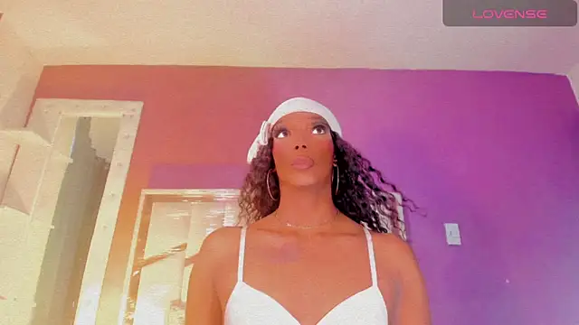 Snapshot of Sara_hot12112 chatting on June 15, 8:33 pm Sara hot12112 online show from June 15, 8:33 pm