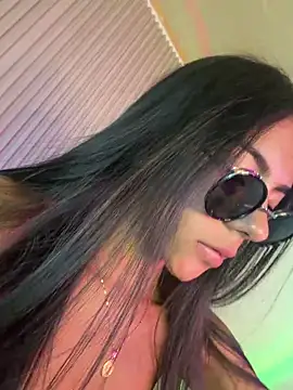 Snapshot of LilybethGray chatting on May 8, 8:58 pm LilybethGray online show from May 8, 8:58 pm