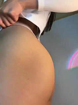 Snapshot of LilybethGray chatting on June 11, 11:03 pm LilybethGray online show from June 11, 11:03 pm
