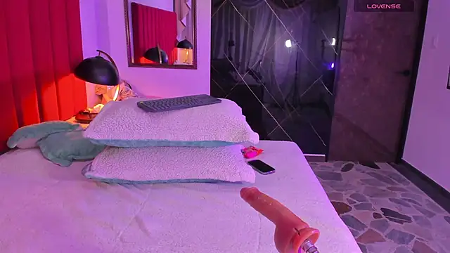 eimy jones  online show from January 17, 3:22 am